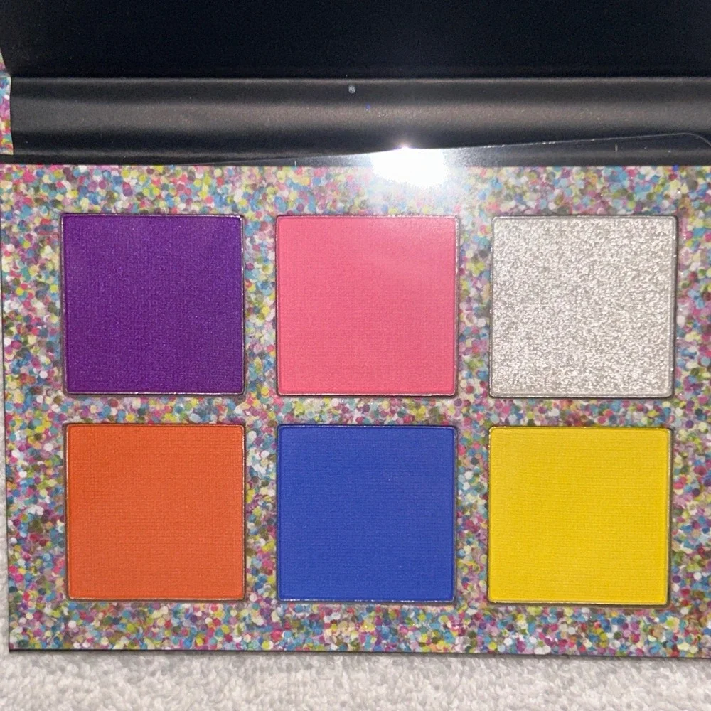 Revolution Boujee‎ AF Eyeshadow Palette Vibrant Colors New Stocking Stuffer